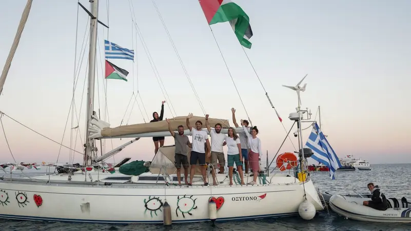 أسطول الصمود يقترب من سواحل غزة.. وسفن مجهولة تطل